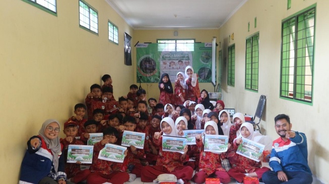 Pertamina Patra Niaga Regional JBB Tumbuhkan Rasa Cinta Lingkungan Pada Anak dengan Sosialisasi Program MOKA Saninten