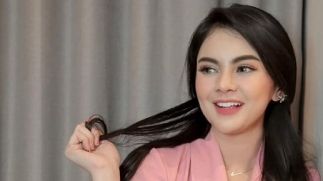 Gaya Vanessa Nabila Keluar dari Mobil Diduga Milik Ahmad Luthfi Disorot ...