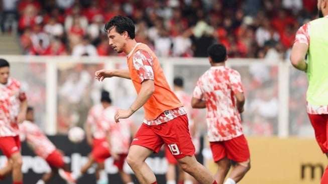 Gelandang Timnas Indonesia, Thom Haye tampil apik bersama Almere City di Belanda. [Dok. Instagram/@thomhaye]