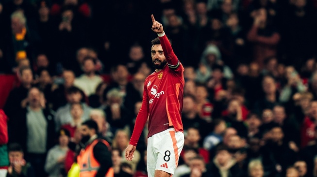 Bruno Fernandes mencetak 2 gol di laga Carabao Cup antara Manchester United vs Leicester City di Stadion Old Trafford, Kamis (31/10/2024). [Instagram]