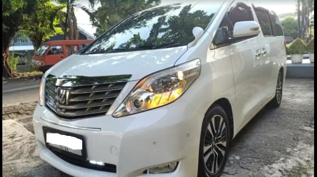 Toyota Alphard 2008 (Olx)