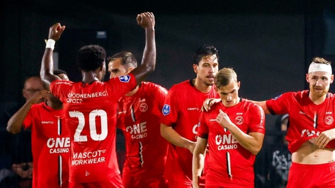 Gelandang Timnas Indonesia, Thom Haye tampil apik bersama Almere City di Belanda. [Dok. Instagram/@thomhaye]