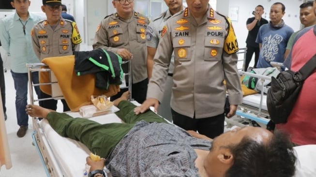 Supir truk kontainer berinisial JFN (24) masih dalam perawatan medis di Rumah Sakit usai babak belur mendapatkan amukan massa. (Antara/dok. polisi)