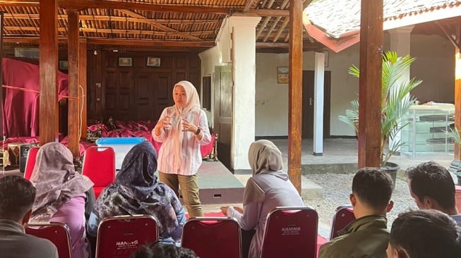 Tim PkM MWA UNY Lakukan Pelatihan Public Speaking di Kampung Wisata Krapyak IX Margoagung Seyegan Sleman