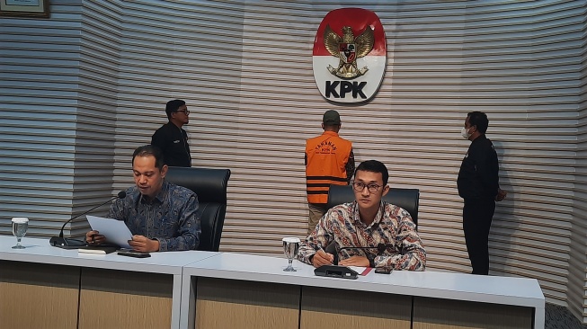 KPK Tahan Satu Tersangka Lagi dalam Kasus Korupsi Pengadaan APD