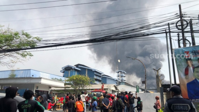 Breaking News! Si Jago Merah Amuk Pabrik di Kota Bekasi, Saksi Mata: Ada Ledakan