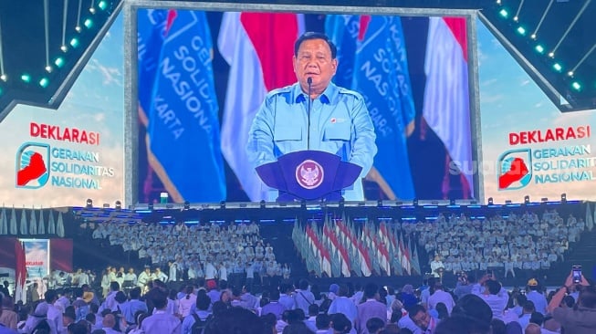 Presiden RI Prabowo Subianto menyampaikan sambutan di acara deklarasi Gerakan Solidaritas Nasional (GSN) di GBK Arena, Jakarta, Sabtu (2/11/2024). (Suara.com/Bagaskara)