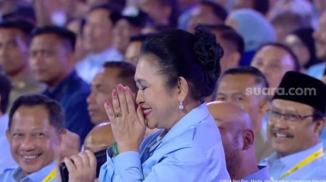 Siti Hediati Haryadi alias Titiek Soeharto di acara deklarasi Gerakan Solidaritas Nasional (GSN) di GBK Arena, Senayan, Jakarta, Sabtu (2/11/2024). (Suara.com/Bagas)