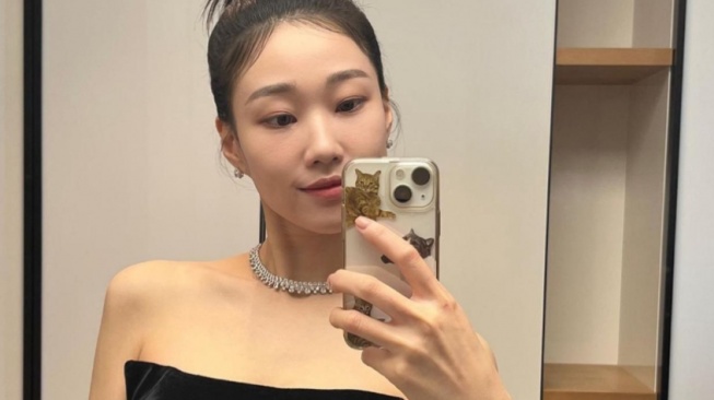 4 Ide OOTD Formal ala Ha Yoon-kyung, Siap Tampil Rapi dan Memesona?