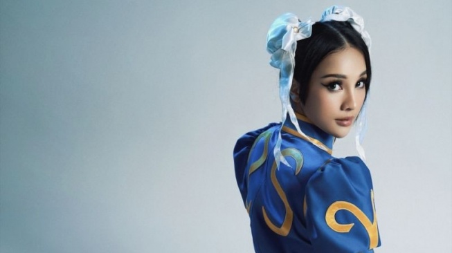 Anya Geraldine tampil sebagai Chun Li. [Dok. Instagram @anyageraldine]