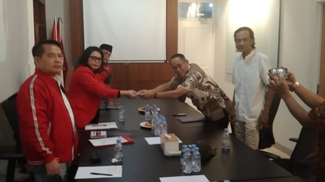 Rusmadi Wongso Tak Lagi Kader PDI-P, Roy Hendrayanto: Darah Merah Itu Hanya Pencitraan