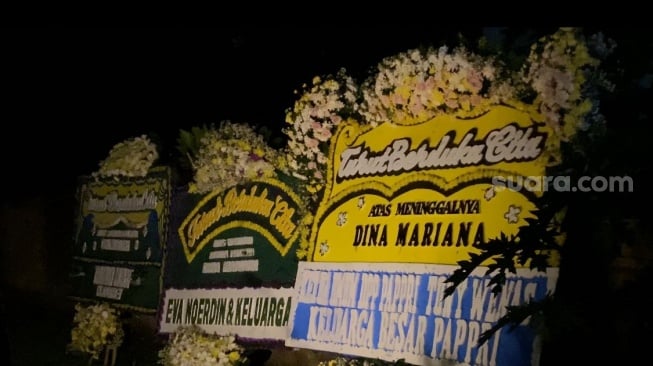 Suasana Rumah Duka Dina Mariana