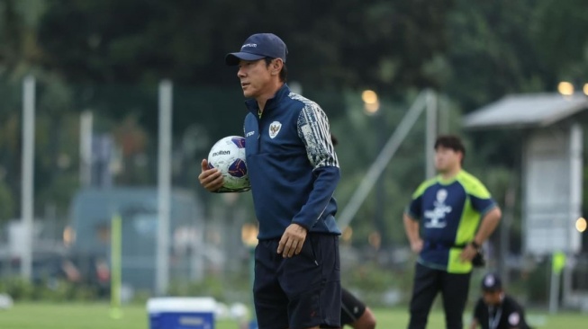 Pelatih Timnas Indonesia, Shin Tae-yong menanggapi rencana pelatih Vietnam, Kim Sang-sik memata-matai skuad Garuda di Stadion Utama Gelora Bung Karno (SUGBK), Senayan, Jakarta selama FIFA Matchday November 2024. [Dok. Instagram/@shintaeyong7777]