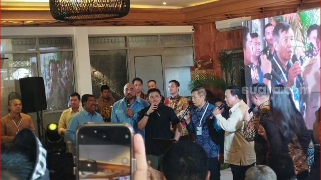 Datang ke Bali Temui Sahabat Lama, Prabowo Ajak Karaoke Nyanyi Cucak Rowo