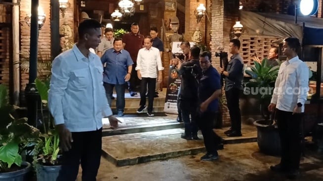 Prabowo Sebut Bahas Ini Itu Dengan Jokowi, Rocky Gerung: Ada Yang Disembunyikan