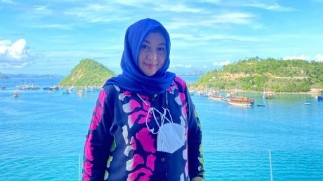 Dina Mariana Meninggal Dunia, Selebgram Arie Rieyanthie Diselingkuhi Suami Saat Umrah