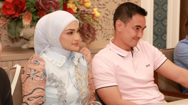 Potret Putri Zulhas dan Zumi Zola. [Instagram]