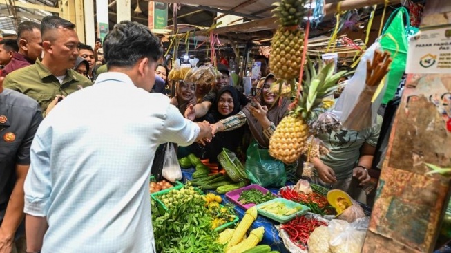 Wapres Gibran Rakabuming saat blusukan ke Pasar Kahayan, Kalimantan Tengah. (Foto: BPMI Setwapres)