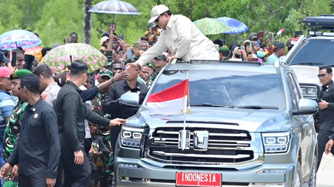 Maung Garuda Ditepikan Sementara, Prabowo Terciduk Gunakan Mobil Pabrikan China yang Tak Kalah Gagah