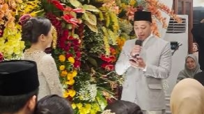 Potret pertunangan Rasyid Rajasa dan Tamara Kalla. [Instagram/@ebyfamily]