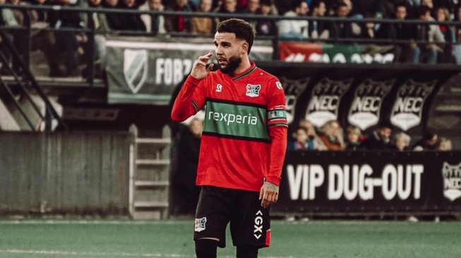 Bek Timnas Indonesia, Calvin Verdonk membantu NEC Nijmegen menang 6-0 atas Groningen dalam lanjutan Eredivisie 2024/2025, Minggu (3/11/2024). [Dok. Instagram/@c.verdonk]