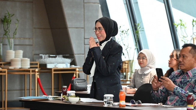 Melly Goeslaw saat mengikuti rapat dengan anggota Badan Kerja Sama Antar Parlemen (BKSAP). [Instagram]