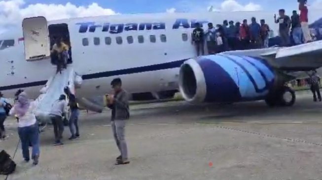 Trigana Air Tujuan Wamena Alami Insiden, Penumpang Buka Jendela Darurat karena Panik