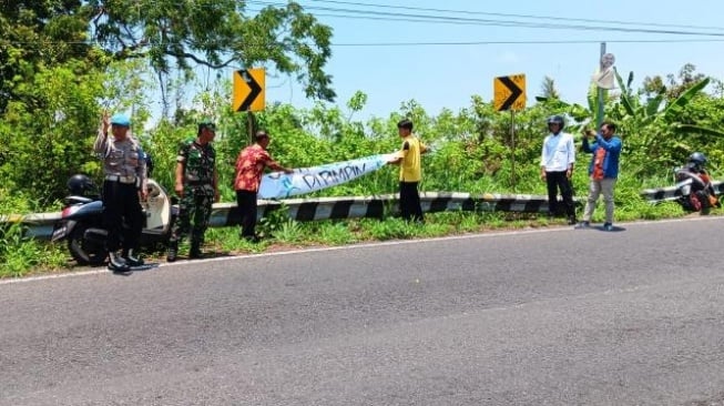 Bawaslu Sleman Tertibkan Spanduk Provokatif di Beberapa Lokasi saat Masa Kampanye Pilkada 2024