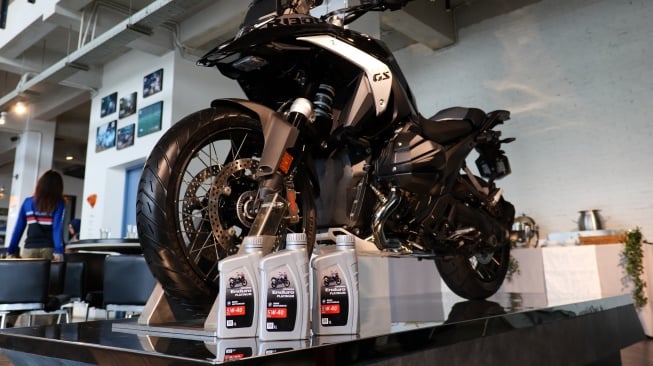 PT Pertamina Lubricants bermitra dengan BMW Motorrad Indonesia untuk mengembangkan pelumas Pertamina Enduro Platinum 5W-40. [Dok Pertamina Lubricants]