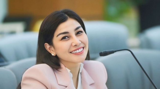 Diledek 'DPRD Banyak Gaya', Baju Nisya Ahmad saat Makan Siang bareng Menpora Tuai Kritikan