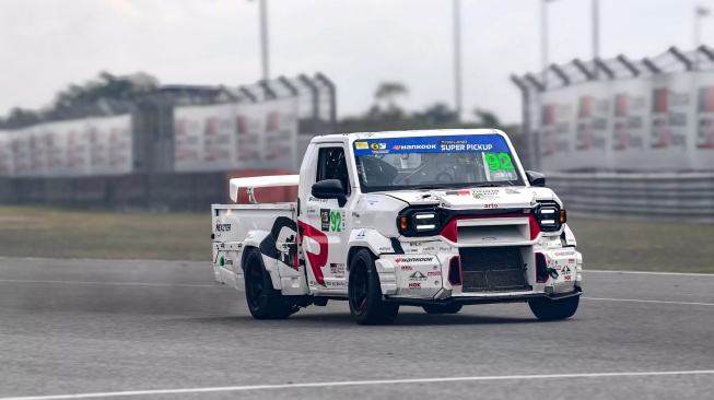 Tampilan Toyota Hilux Rangga Jadi Versi Balap di Thailand. (Foto: Toyota Gazoo Racing Thailand) 