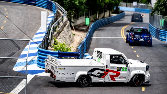 Tampilan Toyota Hilux Rangga Jadi Versi Balap di Thailand. (Foto: Toyota Gazoo Racing Thailand) 