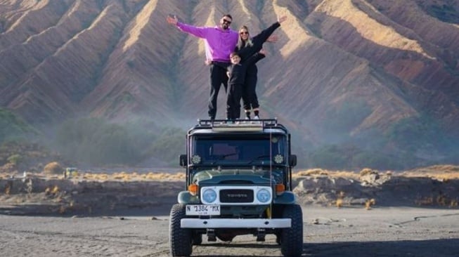 Liburan di Bromo, Kiper Arema FC Terpukau Keindahan Gunung Berapi