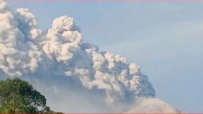 Ada Potensi Gas Beracun, Masyarakat Diimbau Tak Dekati Kawasan Gunung Iya