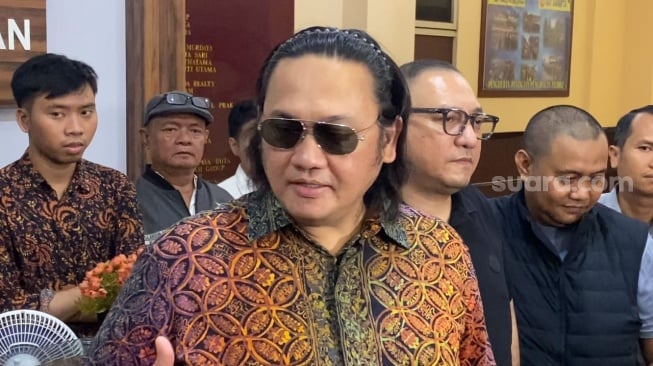 Dikenal Sebagai Pengacara Kontroversial, Farhat Abbas Ternyata Lulusan Kampus Mentereng