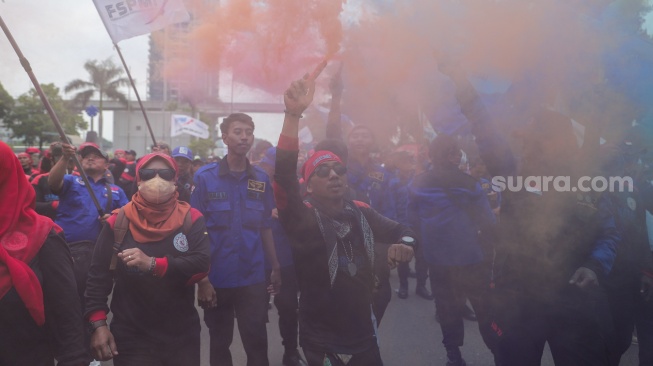 50 Ribu Buruh Demo di Bundaran HI! Tuntut DPR Hentikan Outsourcing hingga Lindungi Ojol
