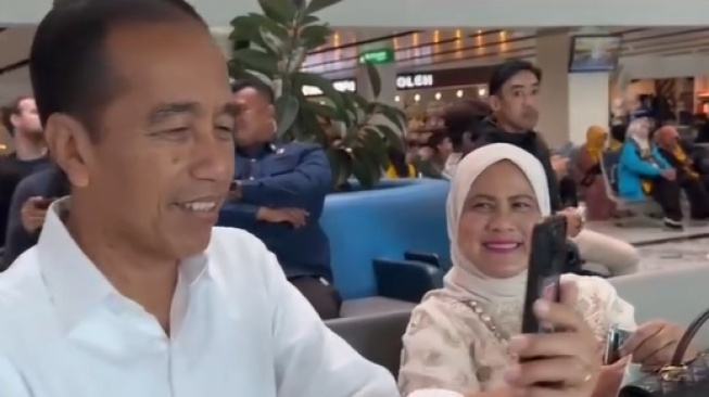 Santer Kabar ke Jakarta Dikaitkan Mau Jadi Kader Golkar, Jokowi: Mau Nengok Cucu