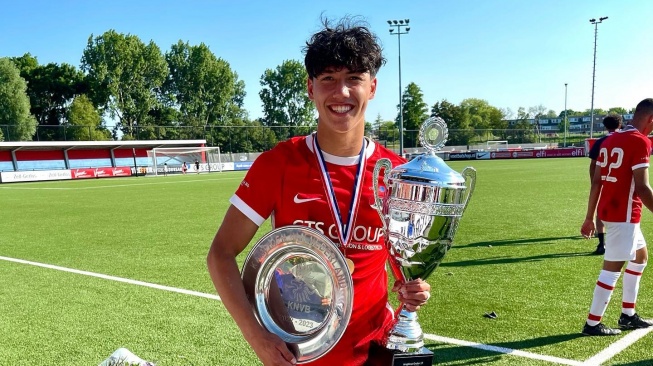 Derbi Keturunan! Julian Oerip Cetak Gol Saat AZ Bantai Samuel Silalahi di UEFA Youth League