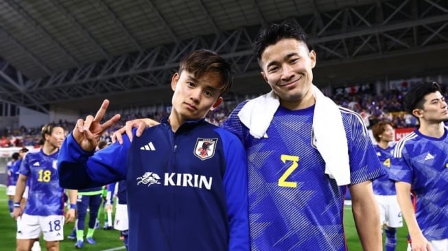 Dua pemain timnas Jepang, Takeusa Kubo (kiri) dan Yukinari Sugawara (kanan, nomor 2) akan kembali ke Stadion GBK untuk melawan timnas Indonesia pada 15 November 2024 mendatang. (Dok. Instagram/@takefusa.kubo)