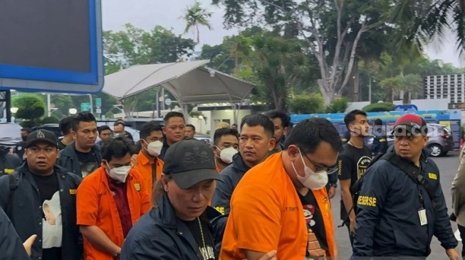 Ditreskrimum saat melakukan penggeledahan di Kantor Komdigi, Jalan Medan Merdeka Barat, Jumat, (1/11/2024). (Foto dok. Ditreskrimum Polda Metro Jaya)