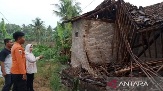 Puting Beliung Terjang Palas Lampung Selatan, 15 Rumah Rusak