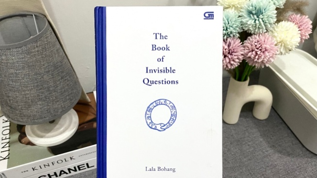 Review Buku The Book of Invisible Questions, Pemikiran Ruwet Diri Manusia