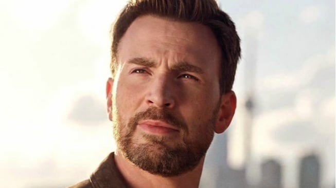 4 Rekomendasi Film yang Dibintangi Chris Evans, Terbaru Ada Red One