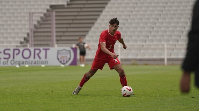 Tim Geypens pernah bermain di FC Twente U-21, yang juga klub bek Timnas Indonesia Mees Hilgers. (IG Tim Geypens)