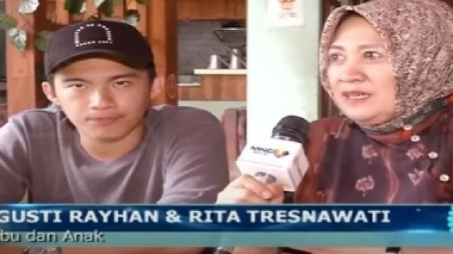 Rita Tresnawati eks istri Farhat Abbas dan anaknya, Gusti Rayhan.