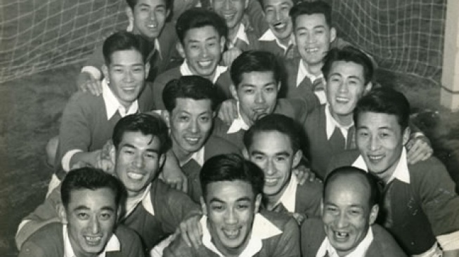Skuat Jepang saat dikalahkan Timnas Indonesia di Asian Games 1954 [archive.footballjapan.jp]