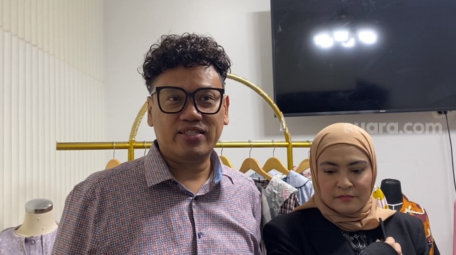 Uya Kuya dan Astrid di pesta ulang tahun putra Denise Chariesta, Jaden Bowen di kawasan Kemang Timur, Jakarta, Senin (11/11/2024) [Suara.com/Adiyoga Priyambodo].