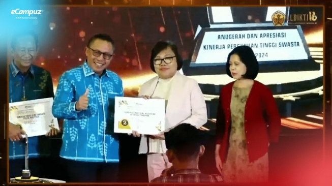 Manfaatkan Layanan eCampuz, STIKes Bethesda Tomohon Raih Penghargaan LLDikti