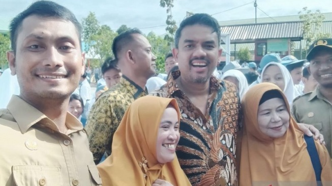 Menteri UMKM Maman Abdurahman Ajak Siswa SMA Negeri 3 Pontianak Berwirausaha Sejak Dini