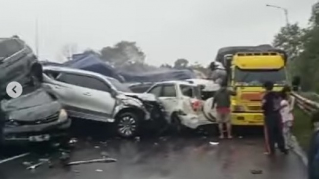 Firasat Istri Sopir Truk Sebelum Kecelakaan Tol Cipularang: Jantung Deg-degan, Anak Nangis Terus